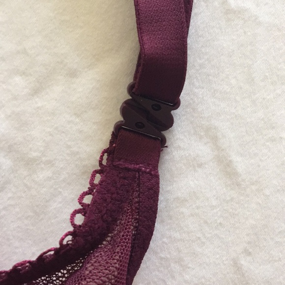 gorgeous lacy Victoria’s Secret bra - Picture 4 of 4